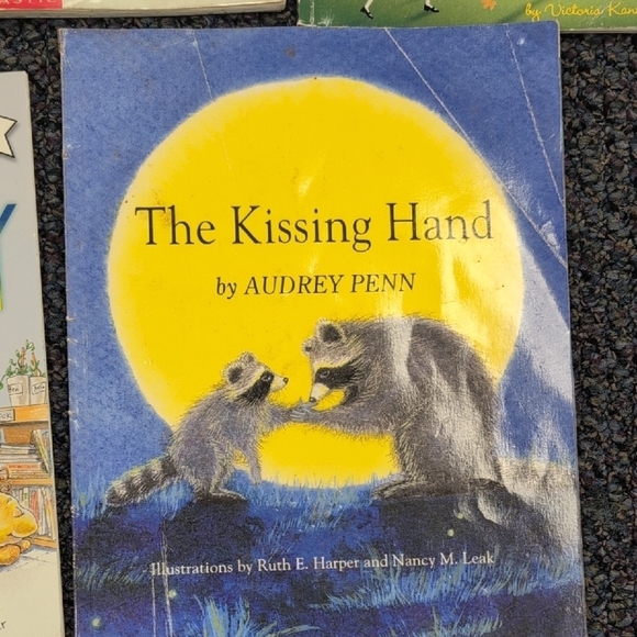 Children's Book Set - Biscuit, Pinkalicious, and More Set Of Seven Books - Picture 8 of 8